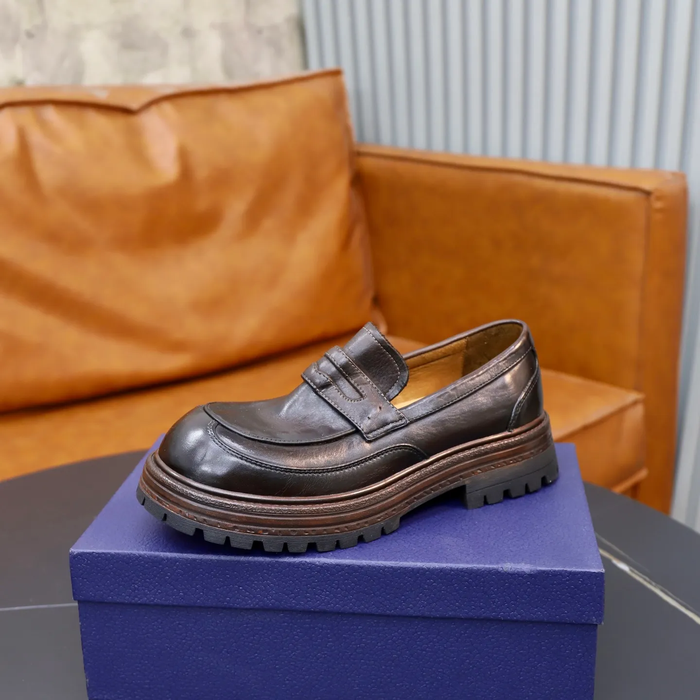 Factory price: 540💰 [Dior] Dior's new casual men's shoes are launched in Hong Kong counters. Official website 1:1 production. Italian washed cowhide + water-dyed leather lining. Designed by European and American masters. Perfect shape to create counter quality, solid color rubber wear-resistant outsole and classic dazzling head! Super versatile and very comfortable. High-end without losing taste, fashionable and novel! ! Absolute focus! 3 colors available! Code number 38-45